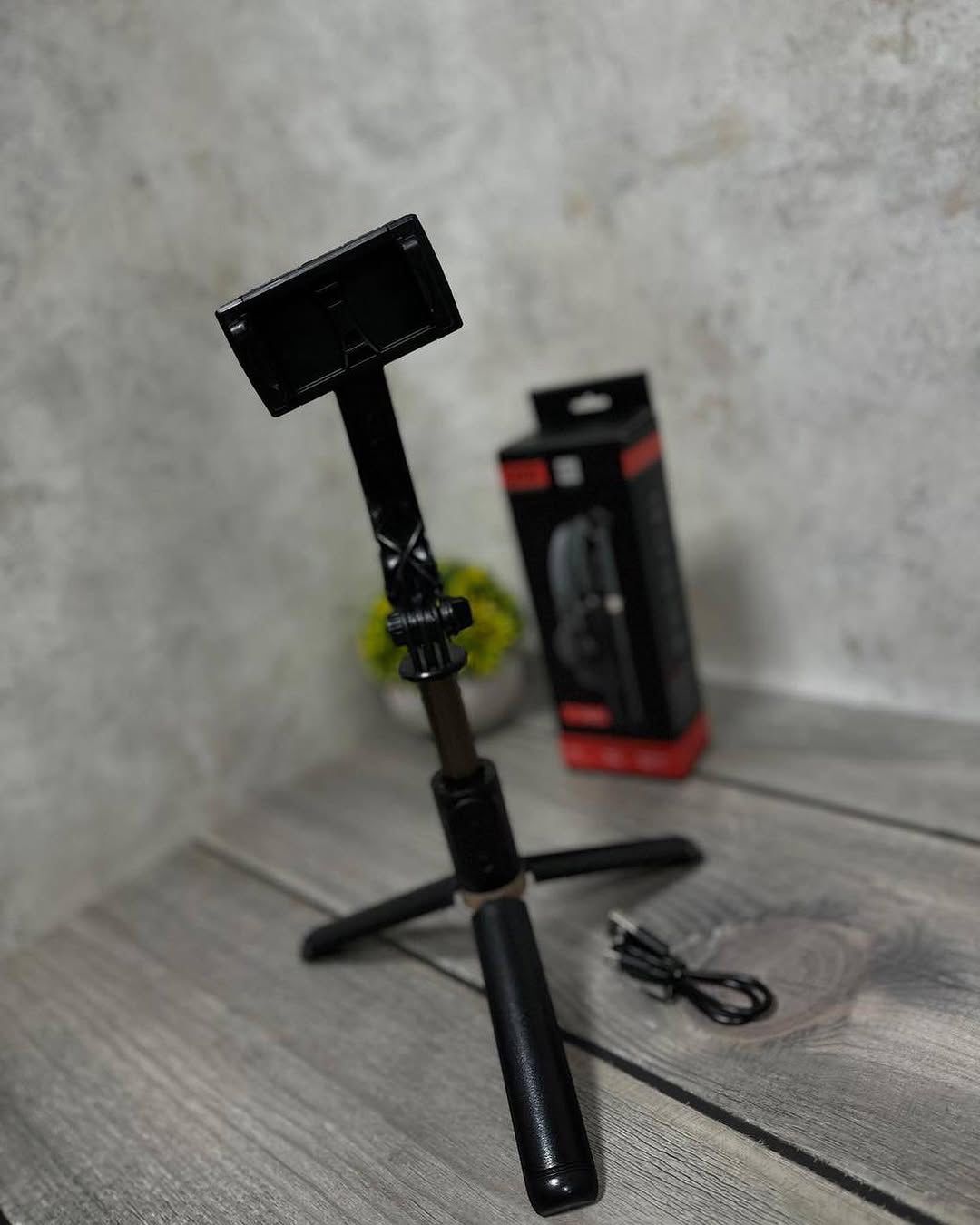 Q08 360° Gimbal Selfie Stick with Tripod Stand & Smart Key | Rechargeable AI Phone Holder for Vlogging
